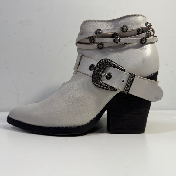 dingo Shoes - Dingo Born To Run Pointed Toe Zippered Cowboy Booties Womens Size 7.5 B